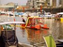 Einsatz BF Koeln Treibstoff auffangen Koeln Rheinauhafen P089